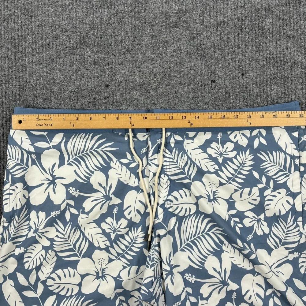 American Eagle Mens Swim Trunks Size 2XL Blue White Floral Board Shorts